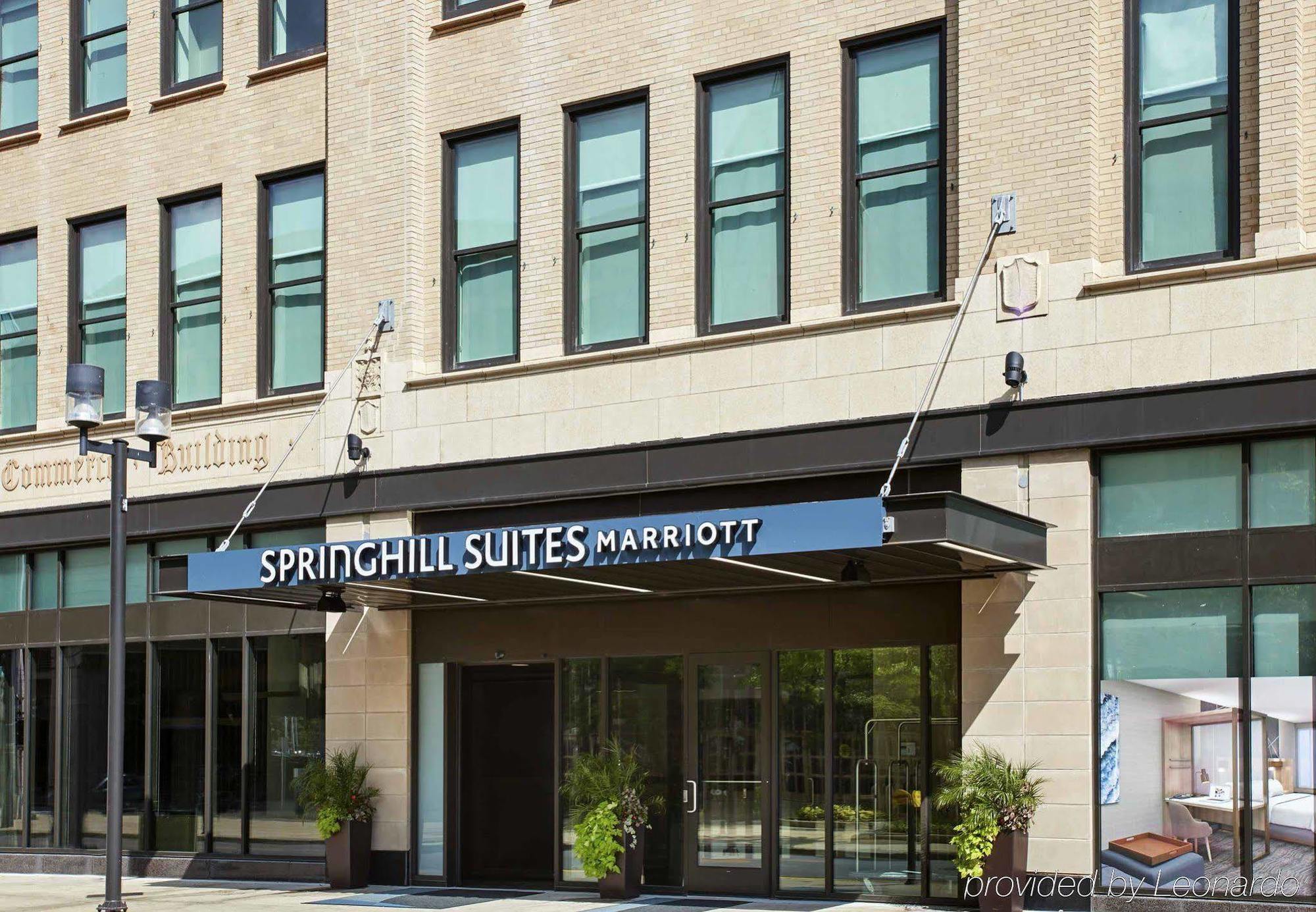 Springhill Suites By Marriott Milwaukee Downtown Exterior photo