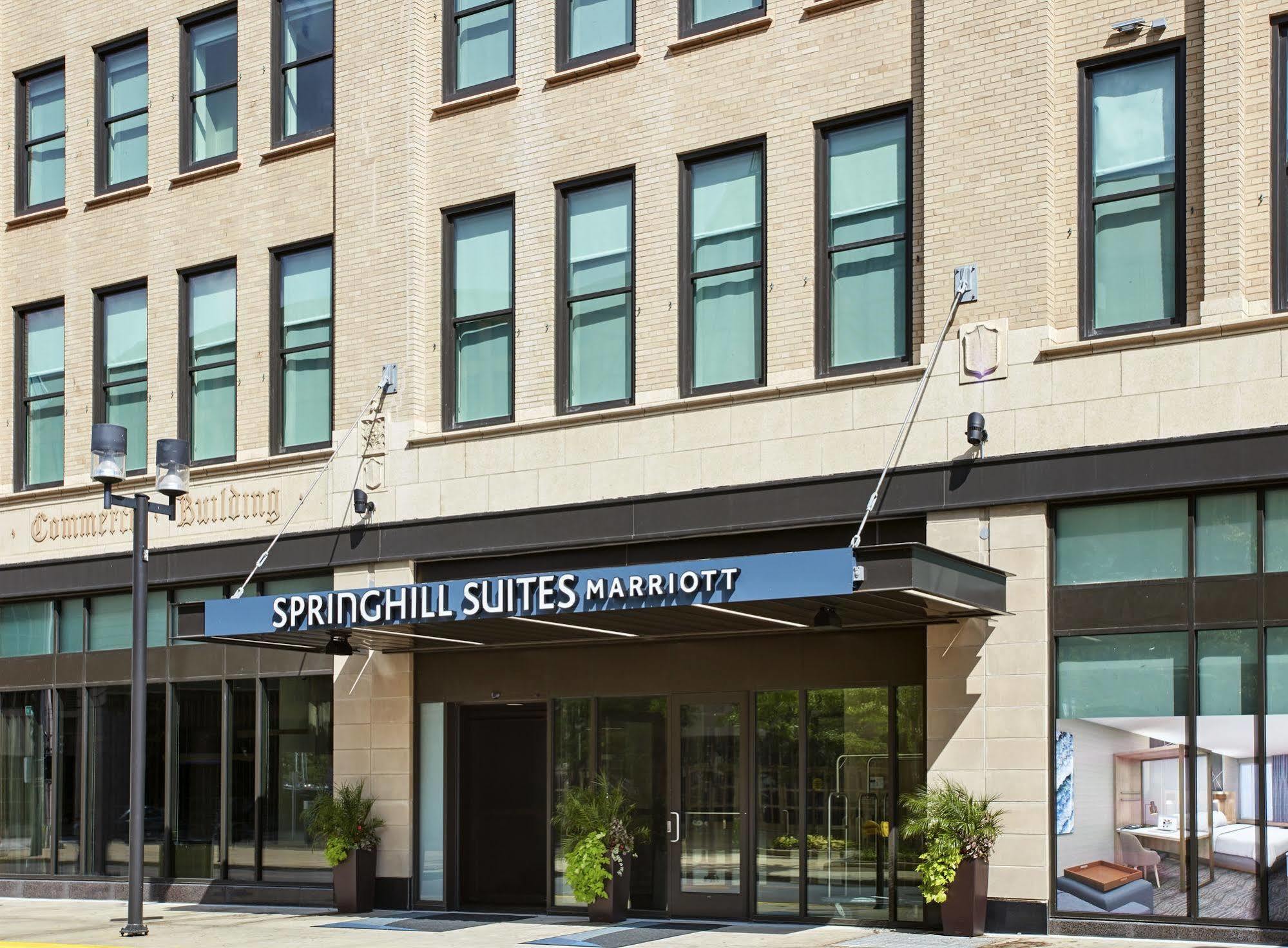 Springhill Suites By Marriott Milwaukee Downtown Exterior photo